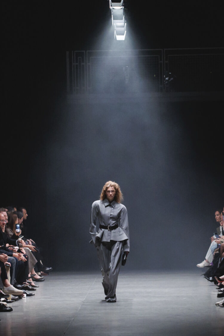 Women ピュアホワイト クリスタル メッシュ ディープV ジャンプ